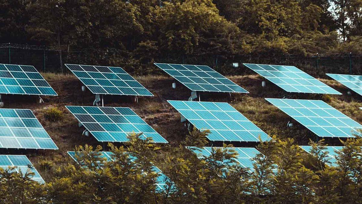 İspanya, Enerji Üretimi İçin Mezarlıkların Üstünü Güneş Panelleriyle Kaplamaya Başladı