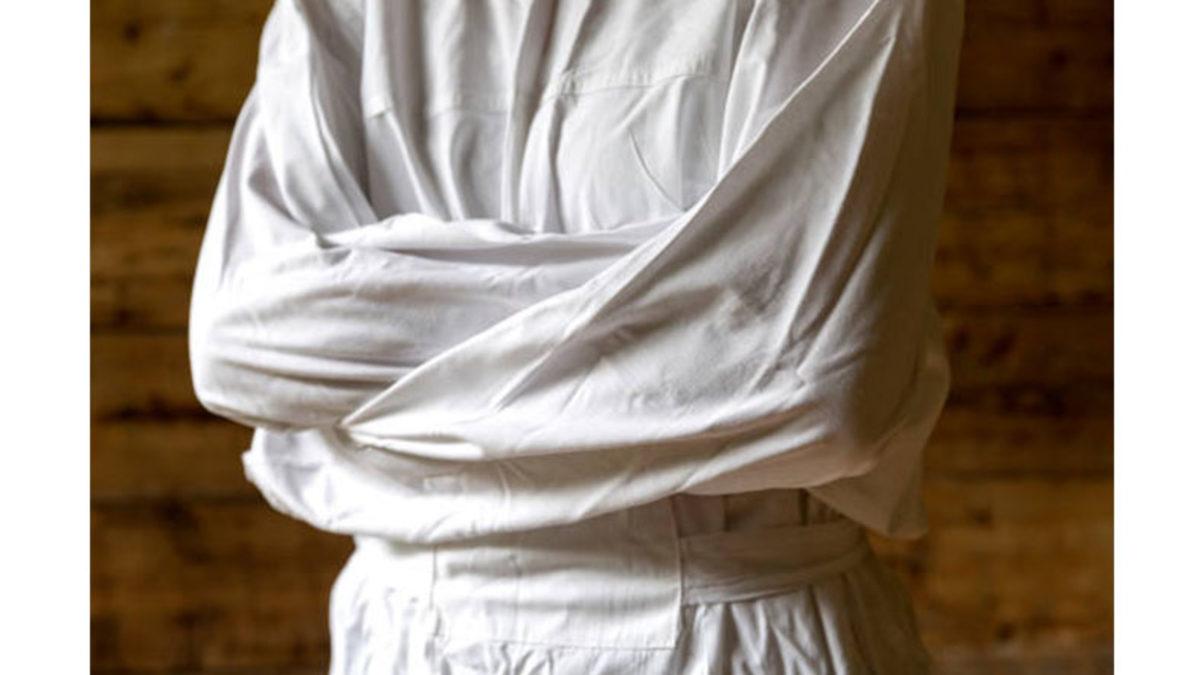 Akıl Hastası Olduğu Düşünülen İnsanlara Giydirilen ’Deli Gömleği’ Başta Neden İşkence Aracı Olarak Üretilmişti?