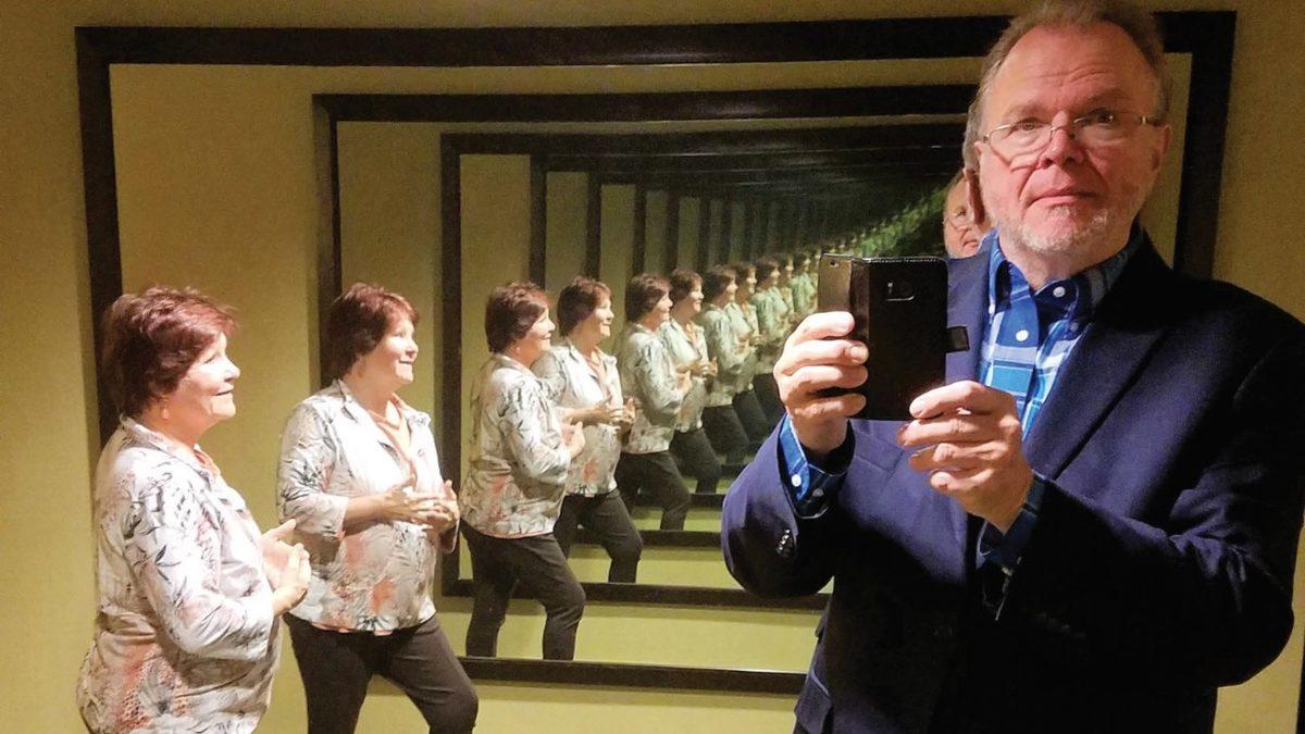 Birbirine Bakan Aynaların Sonsuz Bir Yansıma Yaratması Mümkün mü?