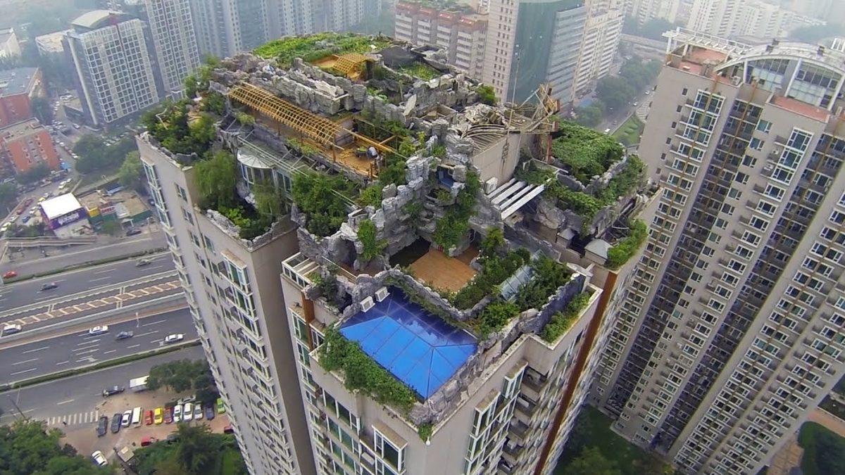 Kaçak Katın Böylesi: Gökdelen’in Tepesine Gizlice Malikâne İnşa Eden Çılgın Profesör’ün Hikâyesi