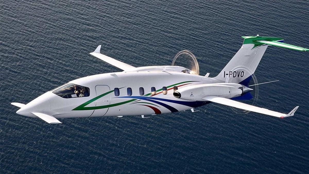 Günümüzde Bile Hâlâ Kullanılan Piaggio P.180 Avanti Uçağının Burnunda Neden Kanatlar Var?