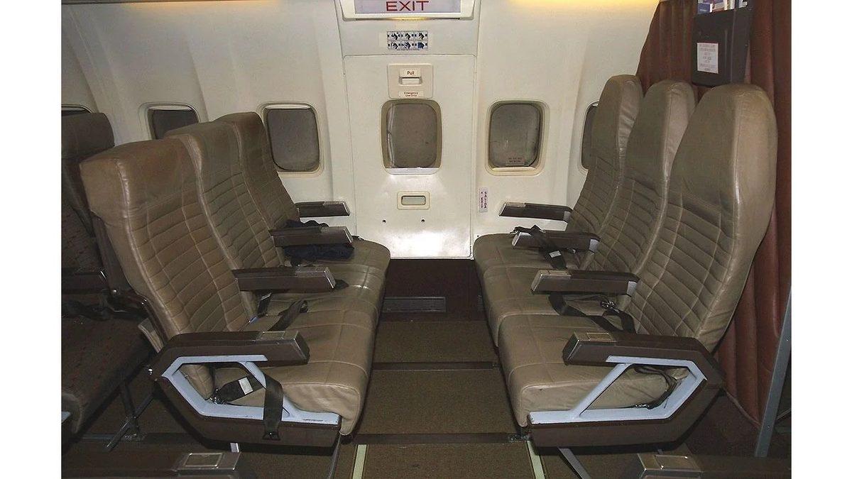 Sebebini Öğrenince Yeni Fobi Açılabilir: Uçak Koltuklarının Aslında Neden ’Ters’ Olması Gerekiyor?