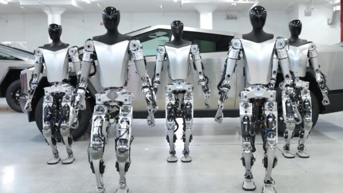 Elon Musk’tan "Ufak At" Dedirten Tesla Optimus Açıklaması: "1 Trilyon Dolar Kâr Ettirecek"