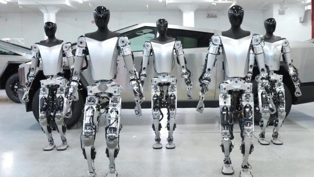 Elon Musk’tan "Ufak At" Dedirten Tesla Optimus Açıklaması: "1 Trilyon Dolar Kâr Ettirecek"