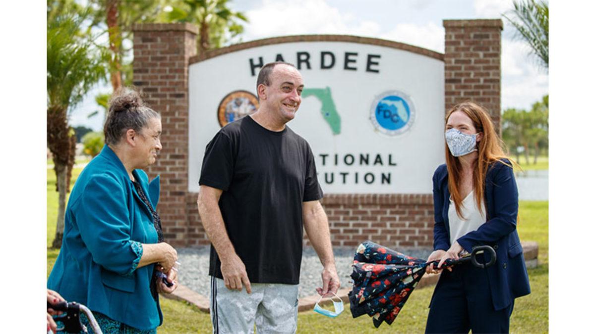 37 Yıl Boyunca Suçsuz Olduğu Hâlde Hapis Yattığı İçin Mahkemenin 14 Milyon Dolar Tazminat Ödediği Adam