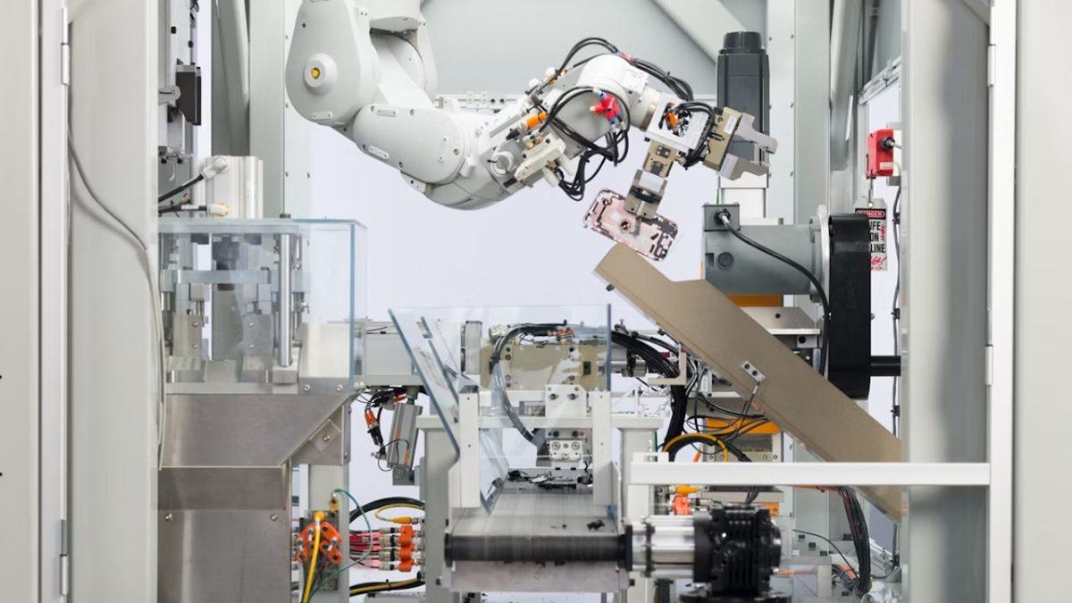 Apple, Eski iPhone’ları Nasıl Geri Dönüştürüyor? Arkasında Koskoca Bir Ticaret Dönüyor!