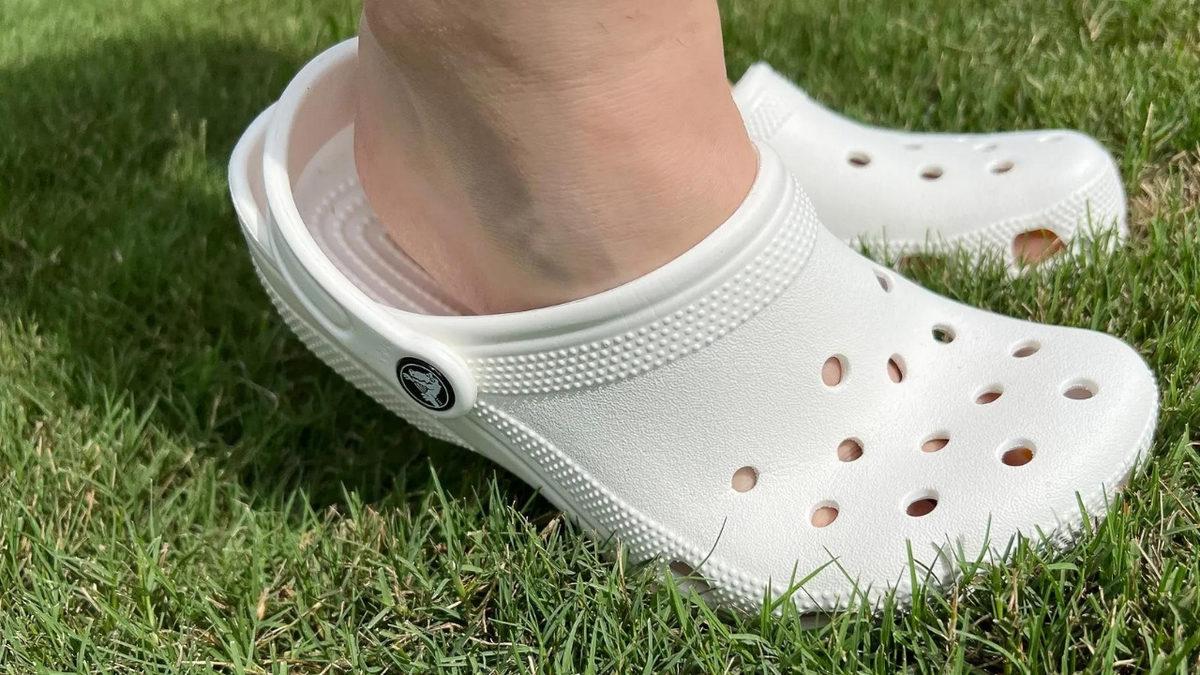 Crocs Terlikler Neden Bu Kadar Popüler? İşte En Sevilen Modeller