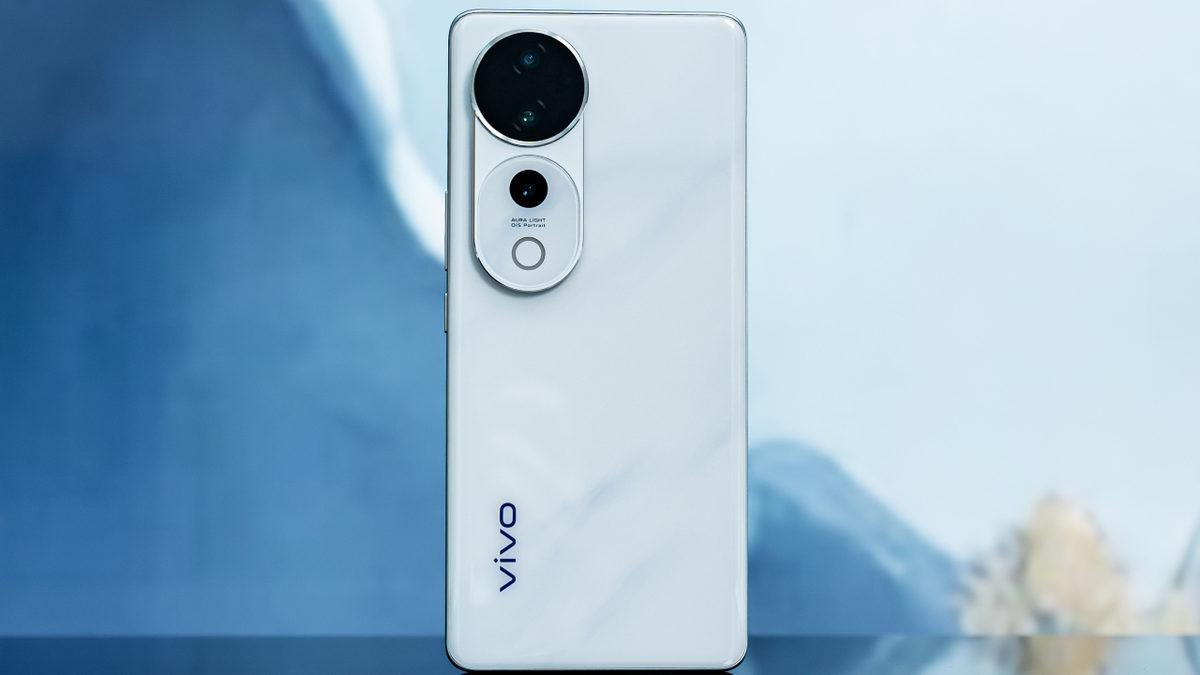 vivo V40, 80W Hızlı Şarjla Geldi: Kutudan Şarj Aleti Çıkmıyor