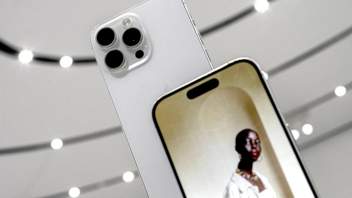 Apple, Neden Yapay Zekâ İçin iPhone 15 Pro’yu Şart Koştuğunu Açıkladı