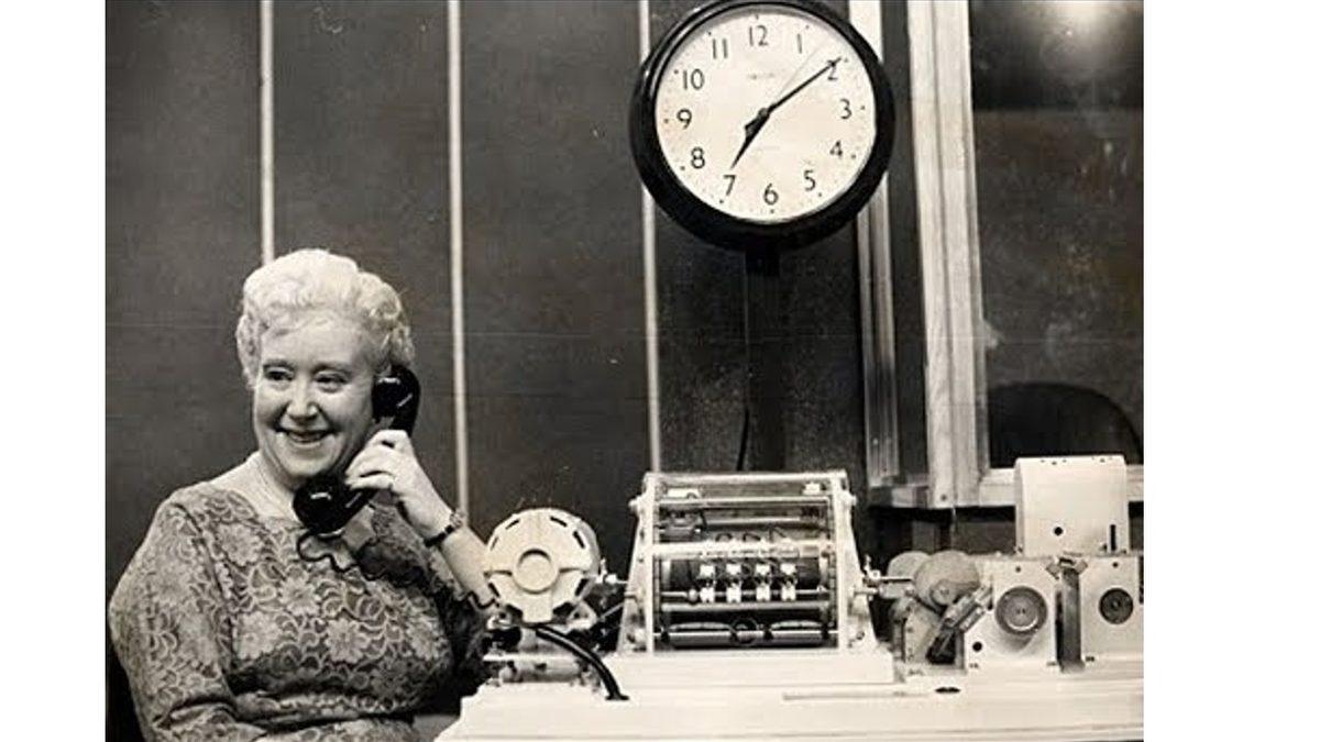 Bir Dönem İnsanların Telefonla Arayıp Saatin Kaç Olduğunu Öğrendikleri İlginç Sistemi Anlatıyoruz: Saat Olmasına Rağmen Bunu Neden Yapıyorlardı?