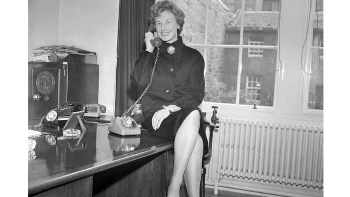 Bir Dönem İnsanların Telefonla Arayıp Saatin Kaç Olduğunu Öğrendikleri İlginç Sistemi Anlatıyoruz: Saat Olmasına Rağmen Bunu Neden Yapıyorlardı?