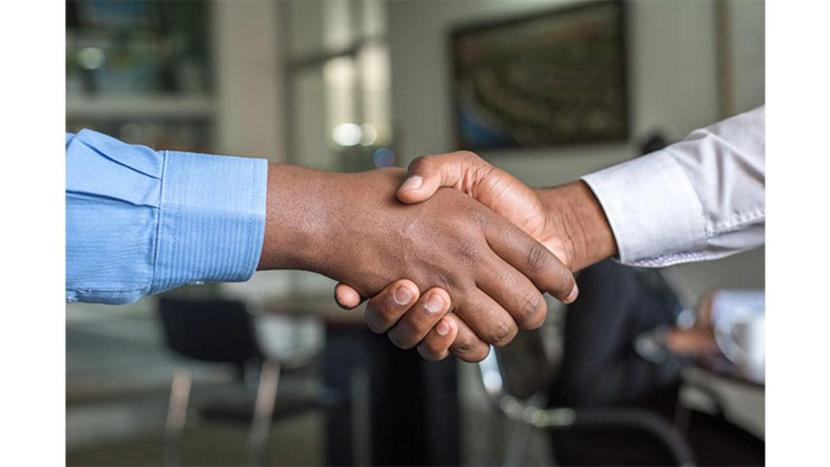 Neden Yüzyıllardır El Sıkışıyoruz? Sandığımızdan Çok Daha Evrensel Bir Anlamı Var!