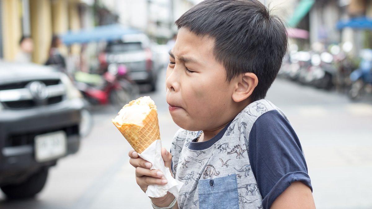 Dondurmayı Hızlı Tükettikten Saniyeler Sonra Neden Şiddetli Bir Baş Ağrısı Yaşarız?