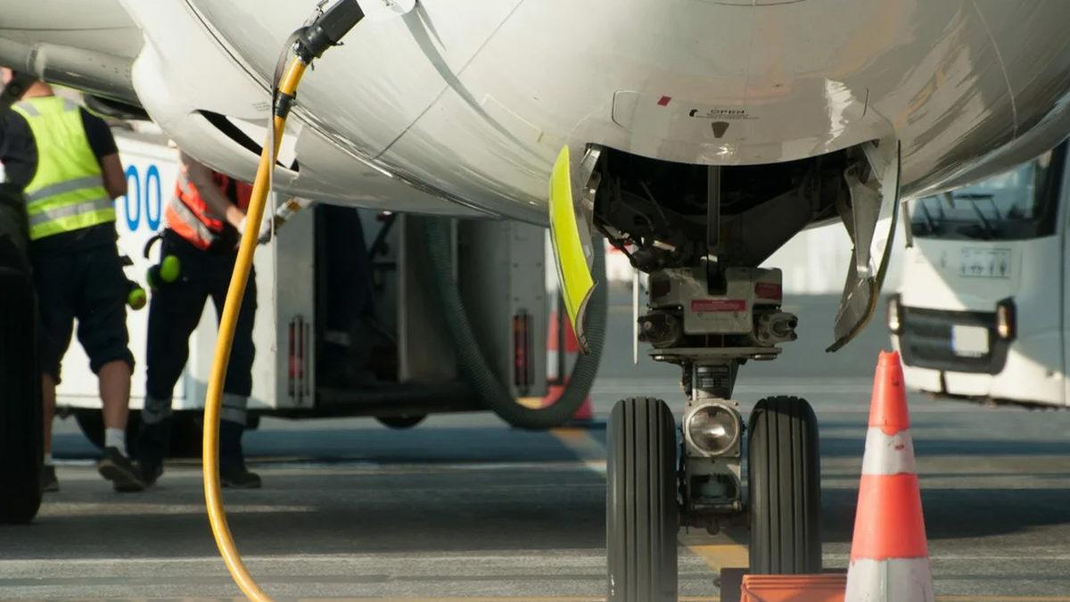 Uçaklar Neden Benzin Yerine Gaz Yağı (Kerosen) Kullanıyor? Benzin Olsa Güvenliğimiz Risk Altına Girer mi?