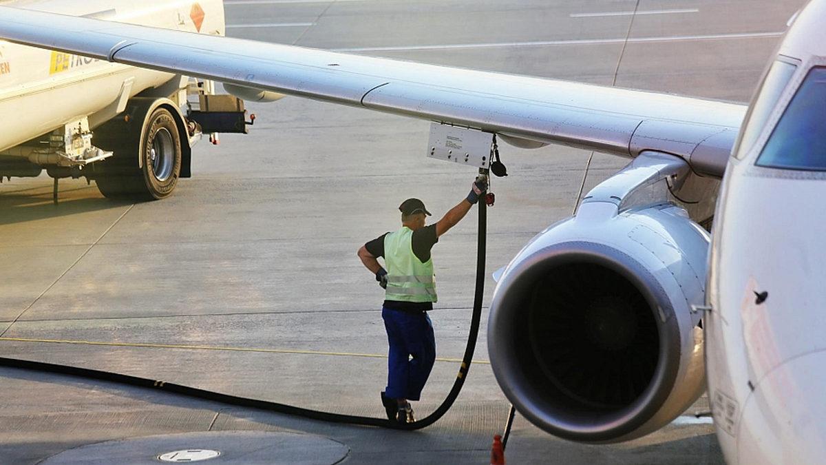 Uçaklar Neden Benzin Yerine Gaz Yağı (Kerosen) Kullanıyor? Benzin Olsa Güvenliğimiz Risk Altına Girer mi?