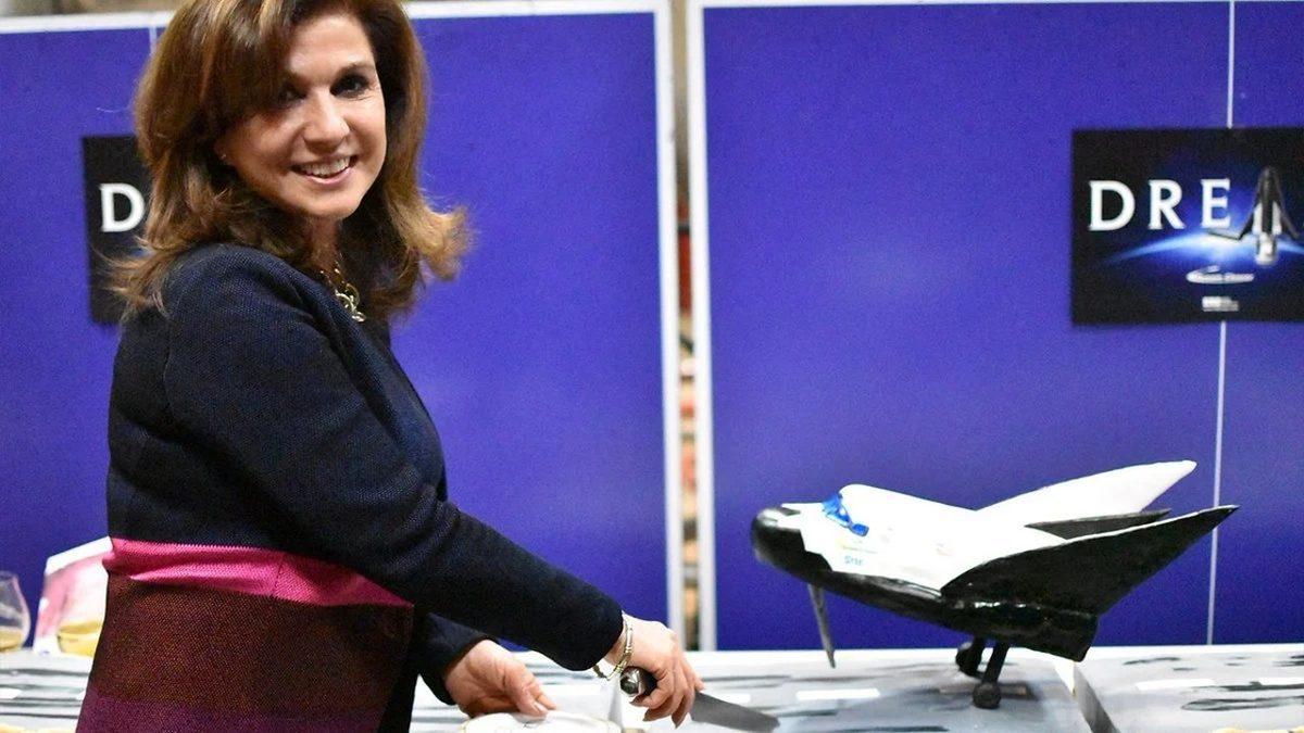 Nasa’ya Uzay Aracı Yapan Kadın Girişimci Eren Özmen’in Birçoğumuzun Bilmediği Hikâyesi (Forbes’in En Zengin 400 İsmi Arasında!)