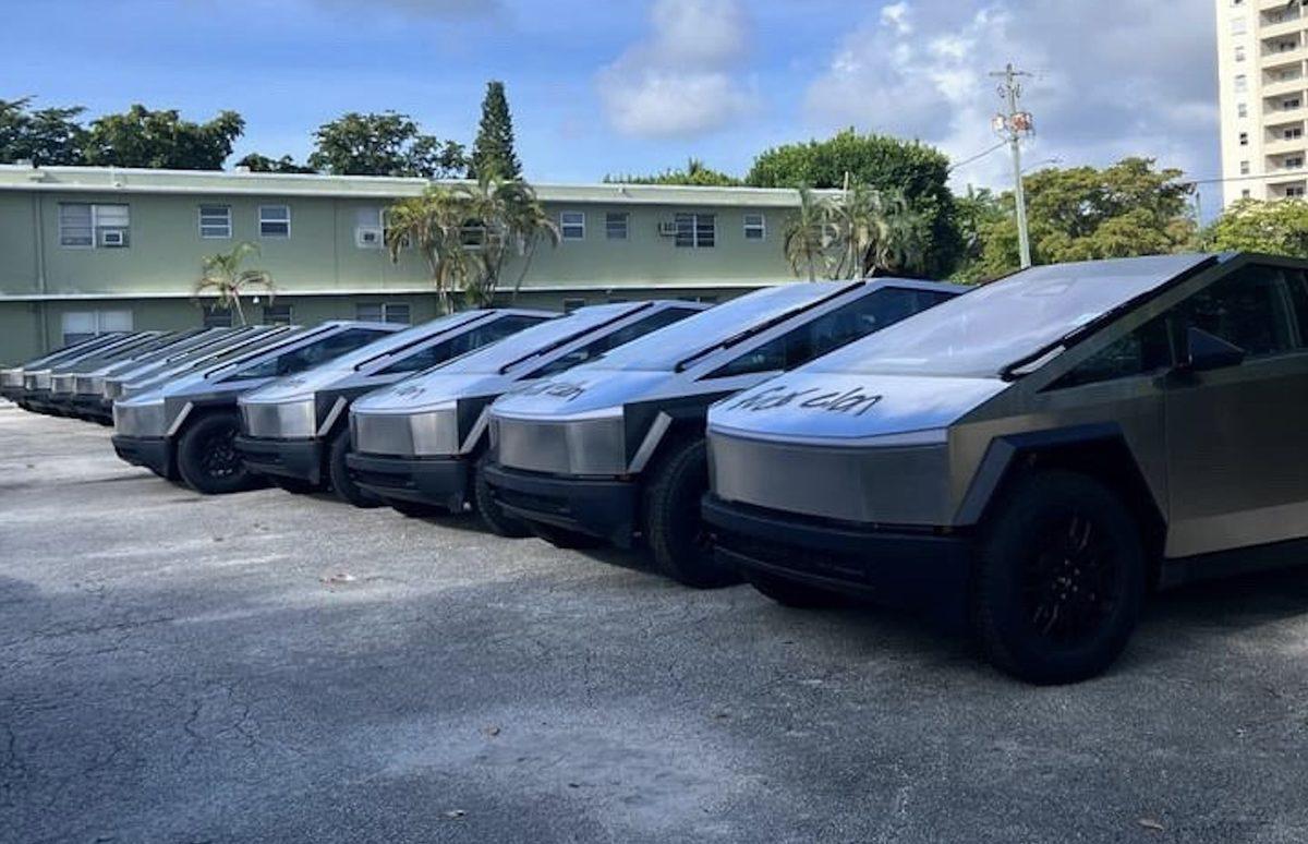 ABD’de Bir Kişi, Onlarca Tesla Cybertruck’ı Hedef Aldı, Araçların Üzerini Boyadı: 