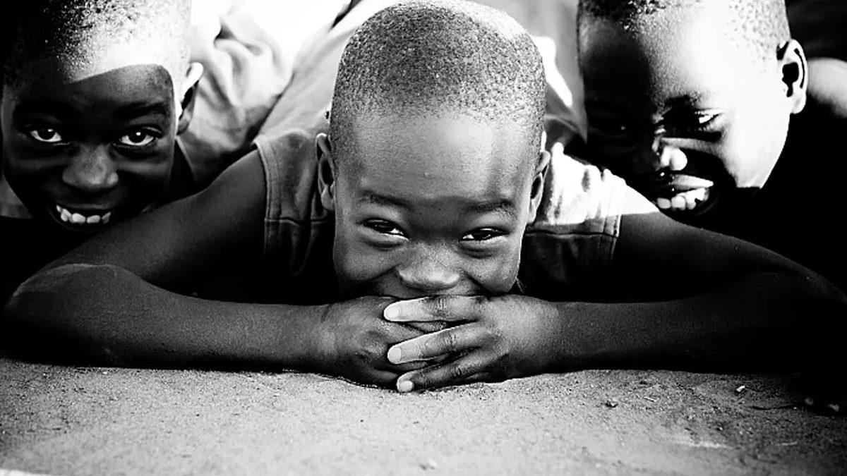 Tanzanya’da 18 Ay Süren Kahkaha Salgını’nda Hiçbir Şey Şaka Değildi! Neden Uzun Süreli Gülme Krizine Girdiler?