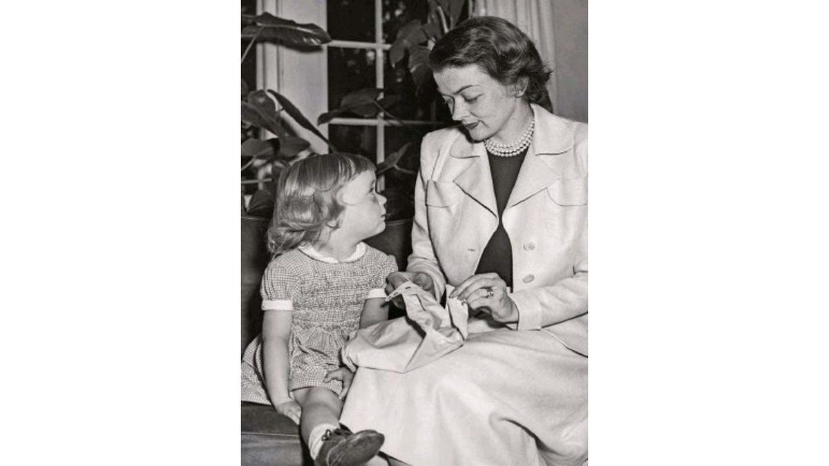 Ebeveynlerin Hayatını Kurtaran Bebek Bezi Fikri İlk Nasıl Ortaya Çıktı? Duş Perdesine Uzanan İlginç Bir Hikâyesi var!