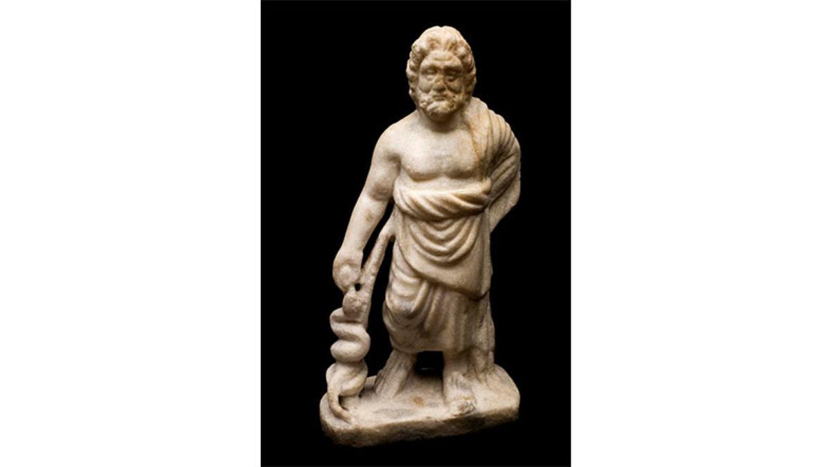 Tehlikeli Bir Hayvan Olarak Bildiğimiz Yılan, Nasıl Oldu da İyileştirici Tıbbın Sembolü Oldu?