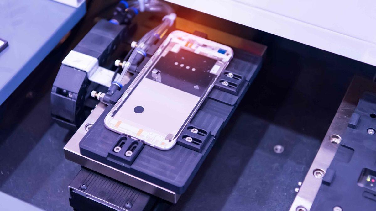 Apple’ın Tam Otomasyon Üretim Planı Tutmadı: Makineler Şimdilik Kızağa Çekildi