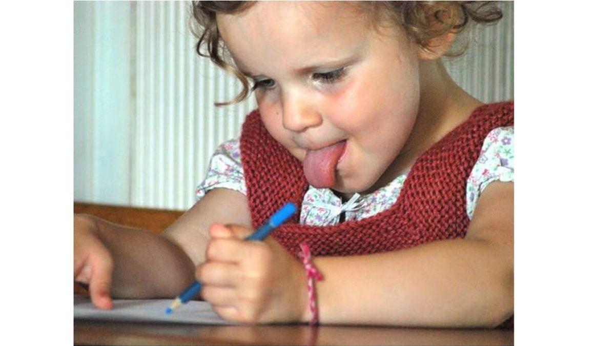 Bir Şeyle Uğraşırken veya Konsantre Olurken Neden Dilimizi Dışarı Çıkartıyoruz? İlginç Teoriler Var!