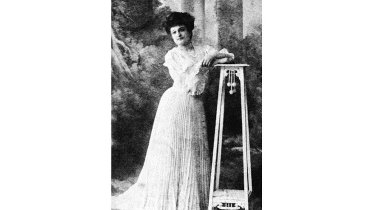 Atatürk’ün Yıllarca Savaşırken Bile Mektuplaştığı, Kendisine Fransızcayı Öğreten Madam Corinne Kimdi?