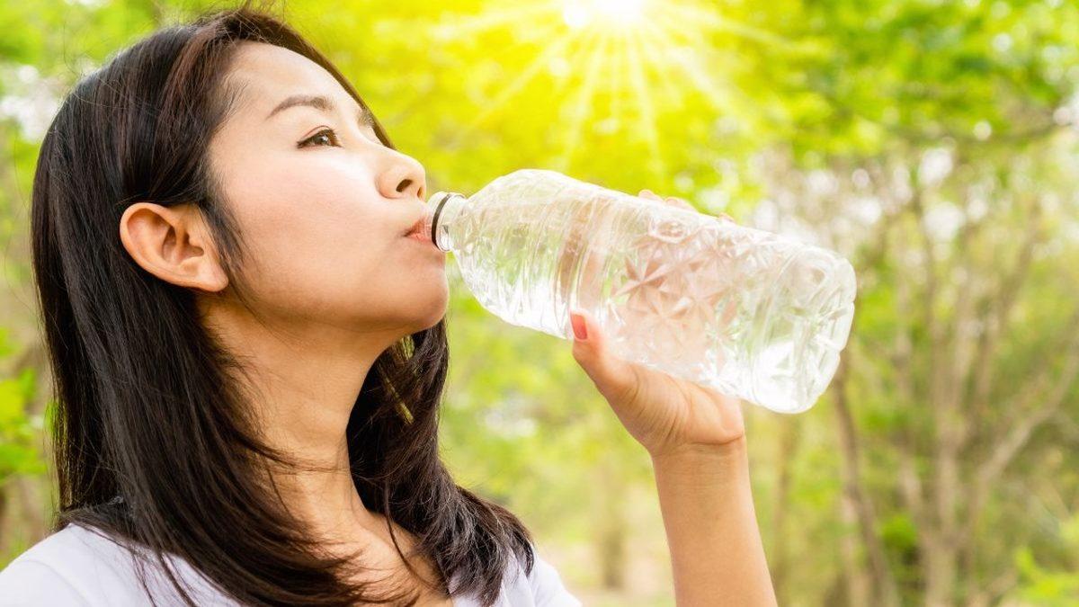 Çinliler Neden Yaz Aylarında Bile Cayır Cayır Sıcak Su İçiyor? 2500 Yıl Öncesine Uzanan Bir Sebebi Var!