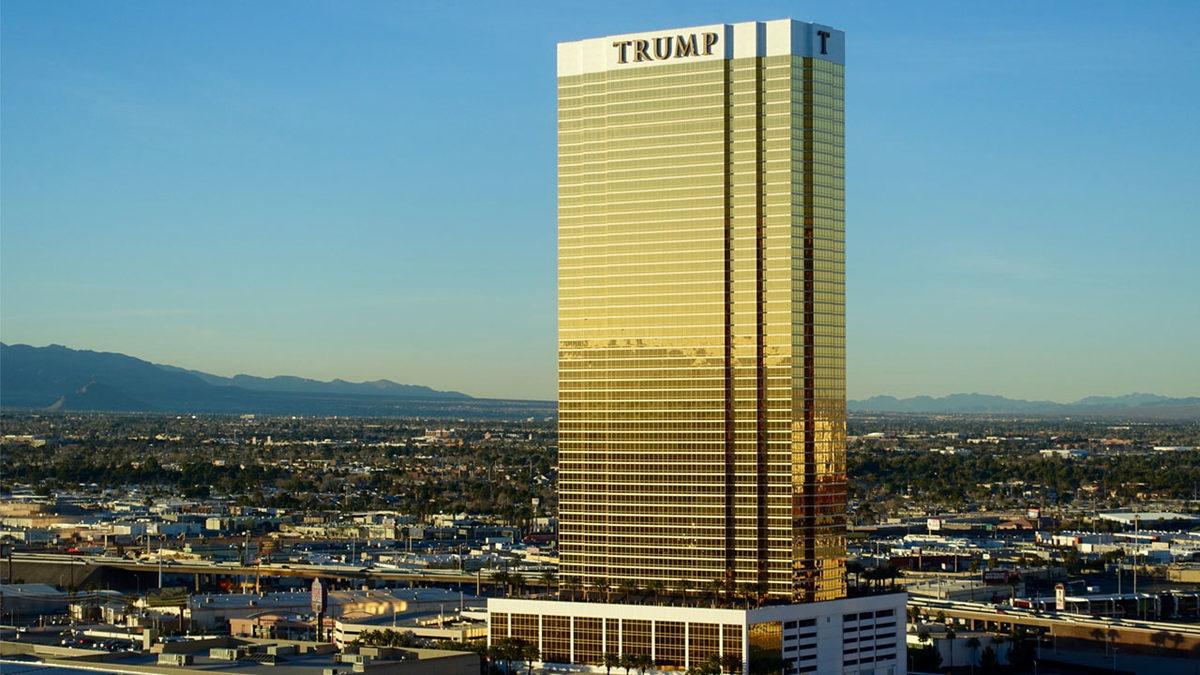 Las Vegas’taki Dev Bir Külçe Altına Benzeyen Trump International Oteli Neden Koca Arazide Tek Başına Yükseliyor?