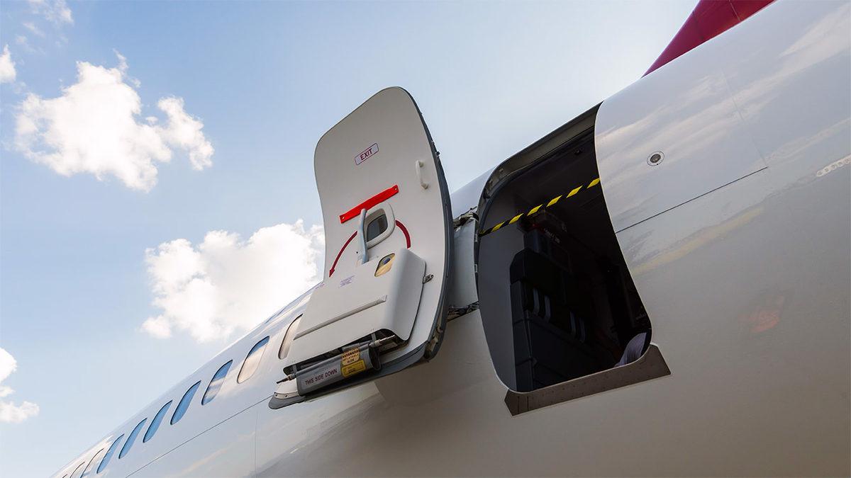 Teknoloji Bu Kadar Gelişmişken Neden Uçaklarda Hâlâ Otomatik Kapı Yok? Emin Olun Mantıklı Sebebi Var!