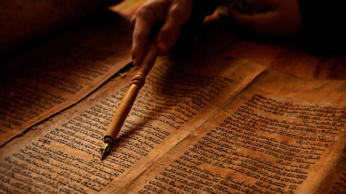 İlk Alfabelerin Sağdan Sola Yazılmasının Sebebi Neydi? Okurken Kalemi İstemsizce Elinize Alabilirsiniz!