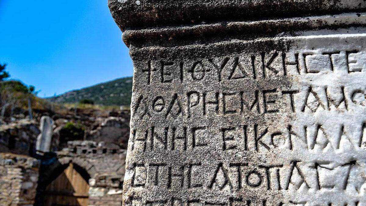 İlk Alfabelerin Sağdan Sola Yazılmasının Sebebi Neydi? Okurken Kalemi İstemsizce Elinize Alabilirsiniz!