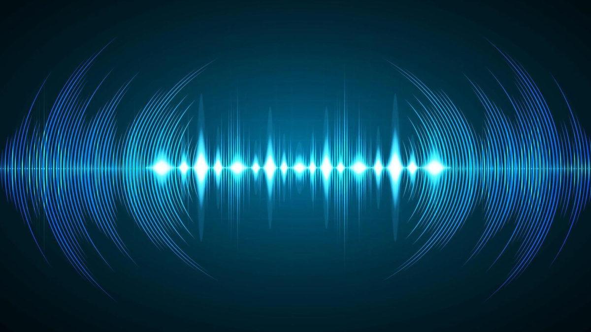 Geceleri En Ufak Sesleri Bile Duyanlar Buraya: Karanlıkta Neden Daha İyi Duyduğumuzun Nedenlerini Açıklıyoruz