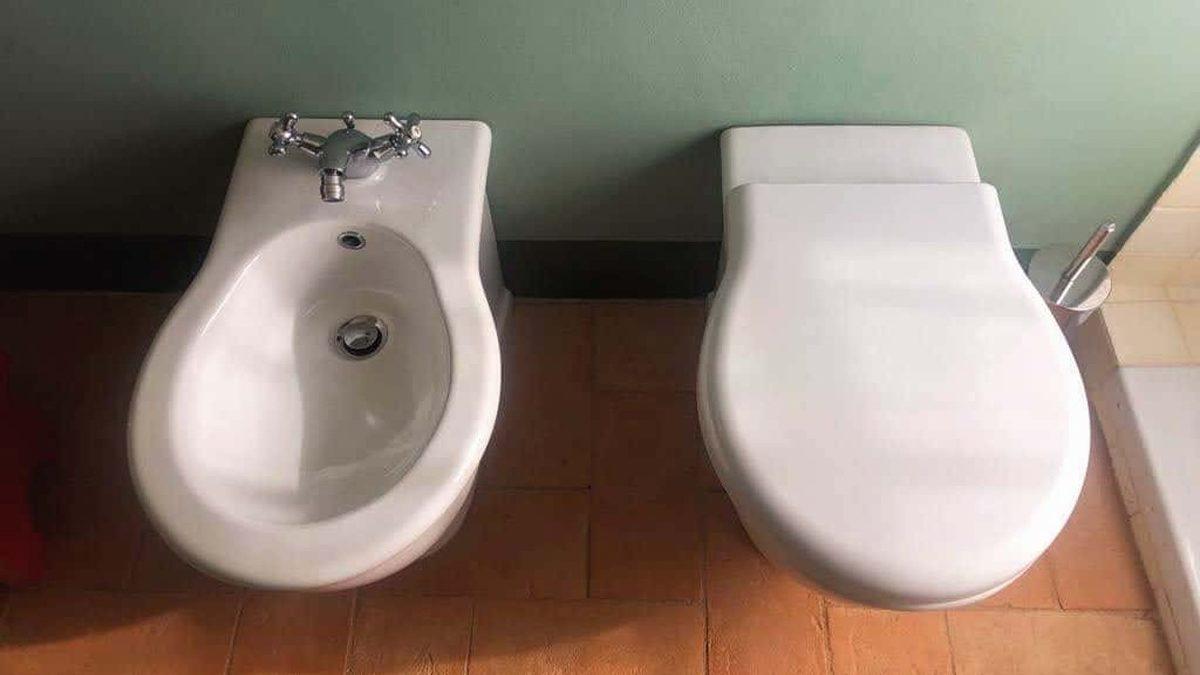 Avrupa’nın Bazı Yerlerinde Neden Yan Yana İki Tuvalet Var? Hayır, El Ele Tutuşup Yapmak İçin Değil!