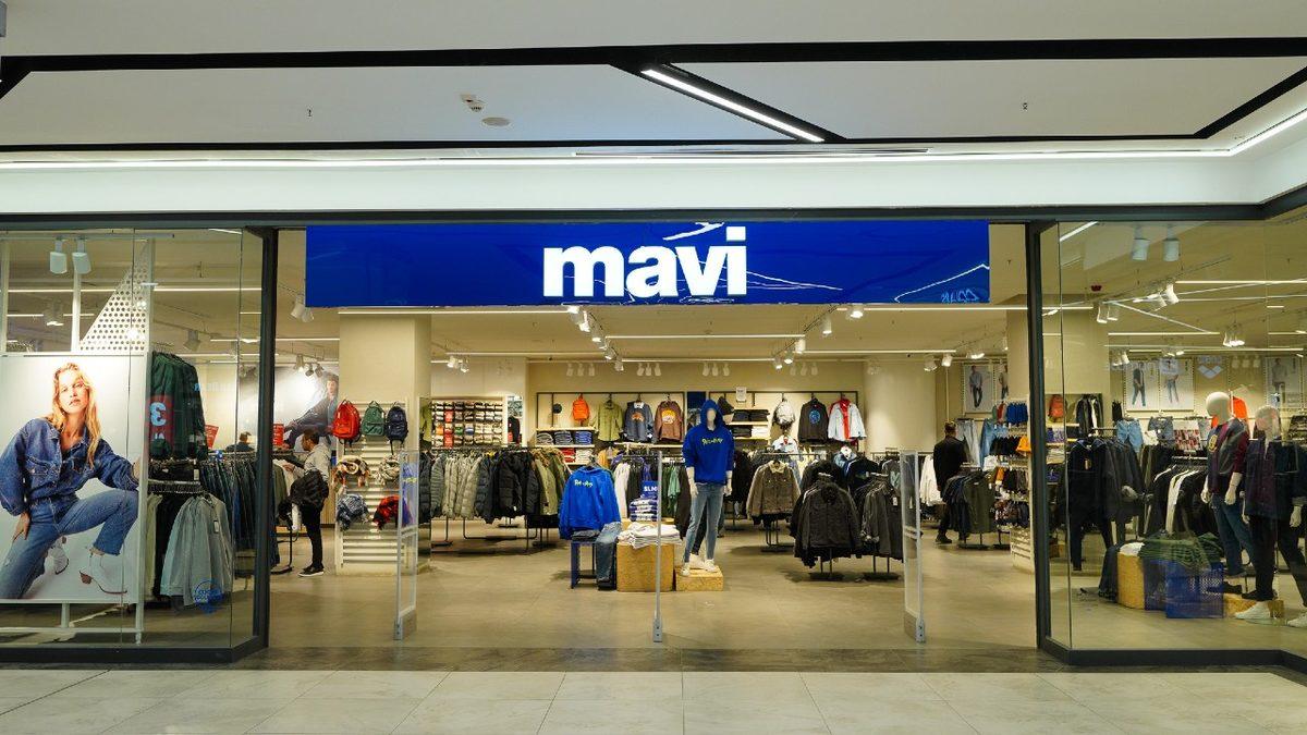 Terzi Çırağı Olarak Kariyerine Başlayan Sait Akarlılar, Nasıl Oldu da Mavi’yi Global Bir Marka Hâline Getirdi?