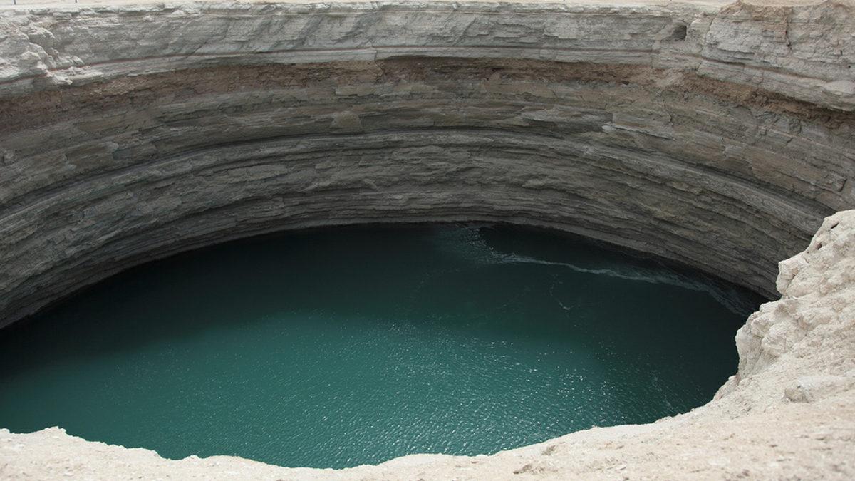 Film Sahnelerini Aratmayan Darvaza Çukuru, Nasıl Oluyor da 1971’den Beri Yanmaya Devam Ediyor?