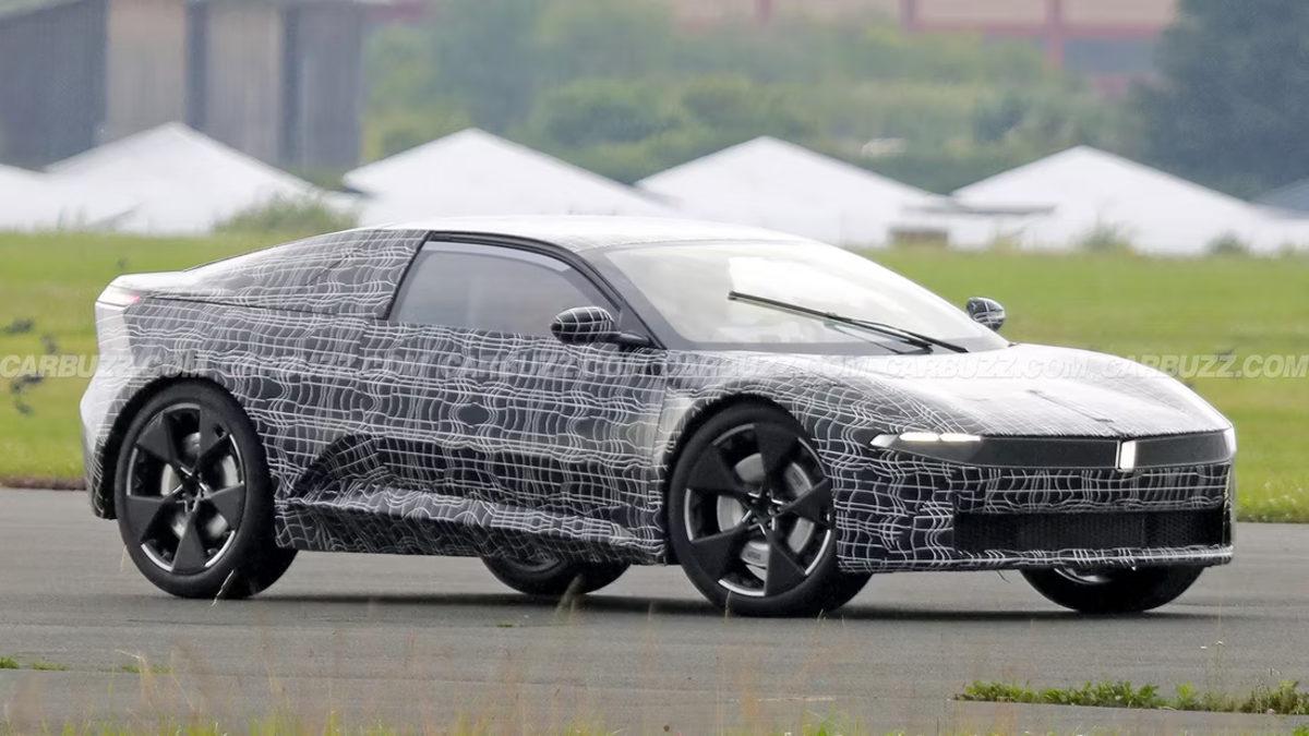 BMW’nin Yeni Elektrikli Otomobili Görüntülendi: Efsane M1 Tasarımı Geri Dönüyor!