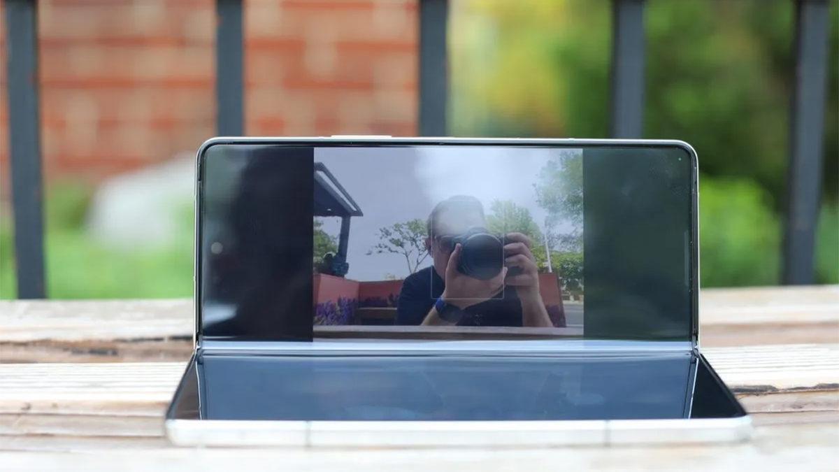 Alıp Almamakta Kararsız Kalanlara: Sadece Katlanabilir Akıllı Telefonlarda Bulunan 5 Harika Özellik