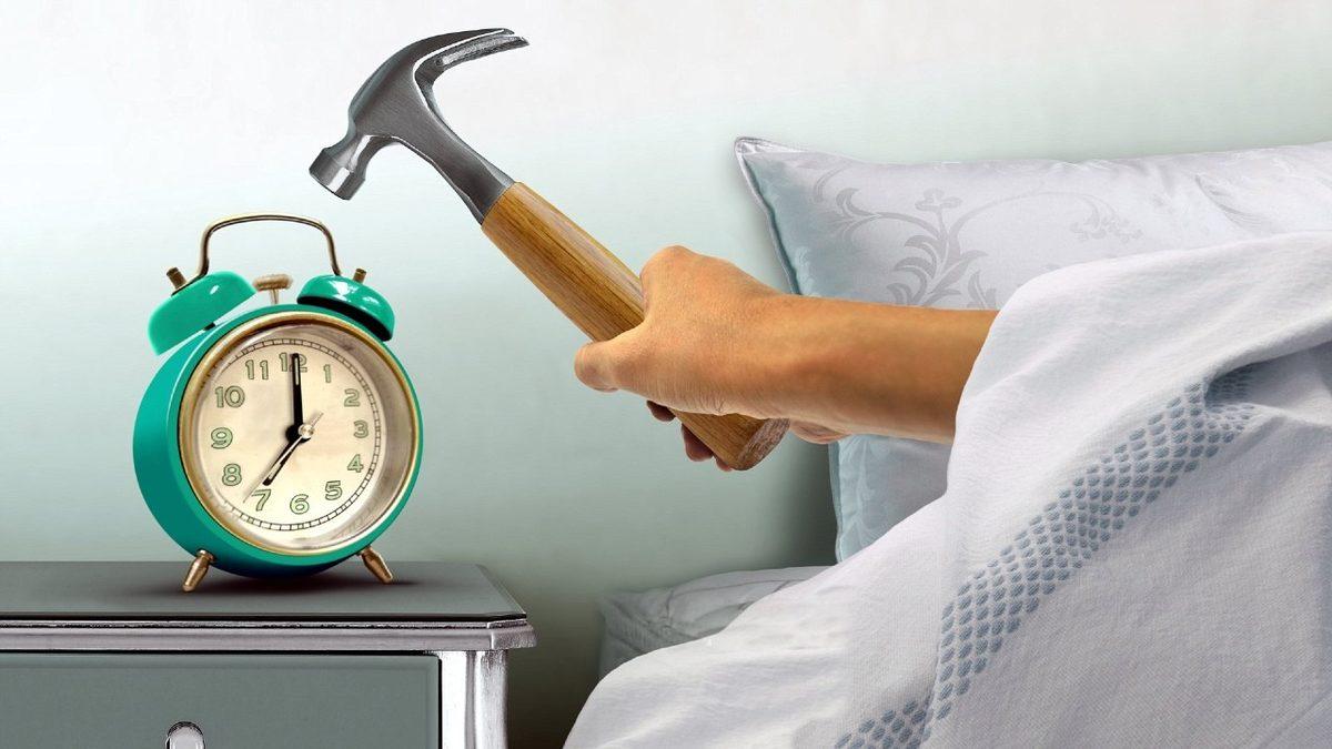 ’5 Dakika Daha’cılar Buraya: Alarmı Ertelemek Zararlı mı Yoksa Faydalı mı? İşte Bilimin Cevabı!