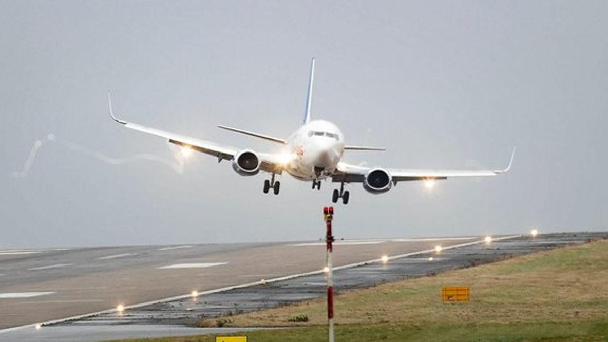 Uçaklar Neden Bazen Yan Bir Şekilde İniş Yapar? Hayır, Havalı Dursun Diye Yapmıyorlar!