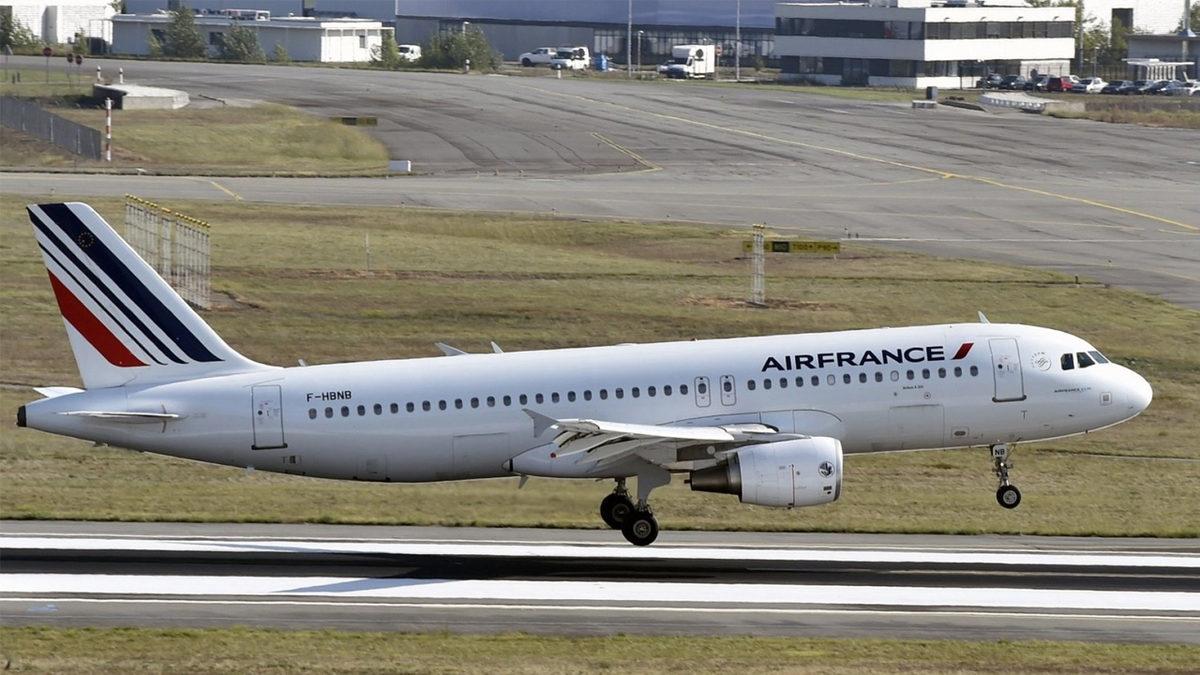 Uçaklar Neden Bazen Yan Bir Şekilde İniş Yapar? Hayır, Havalı Dursun Diye Yapmıyorlar!