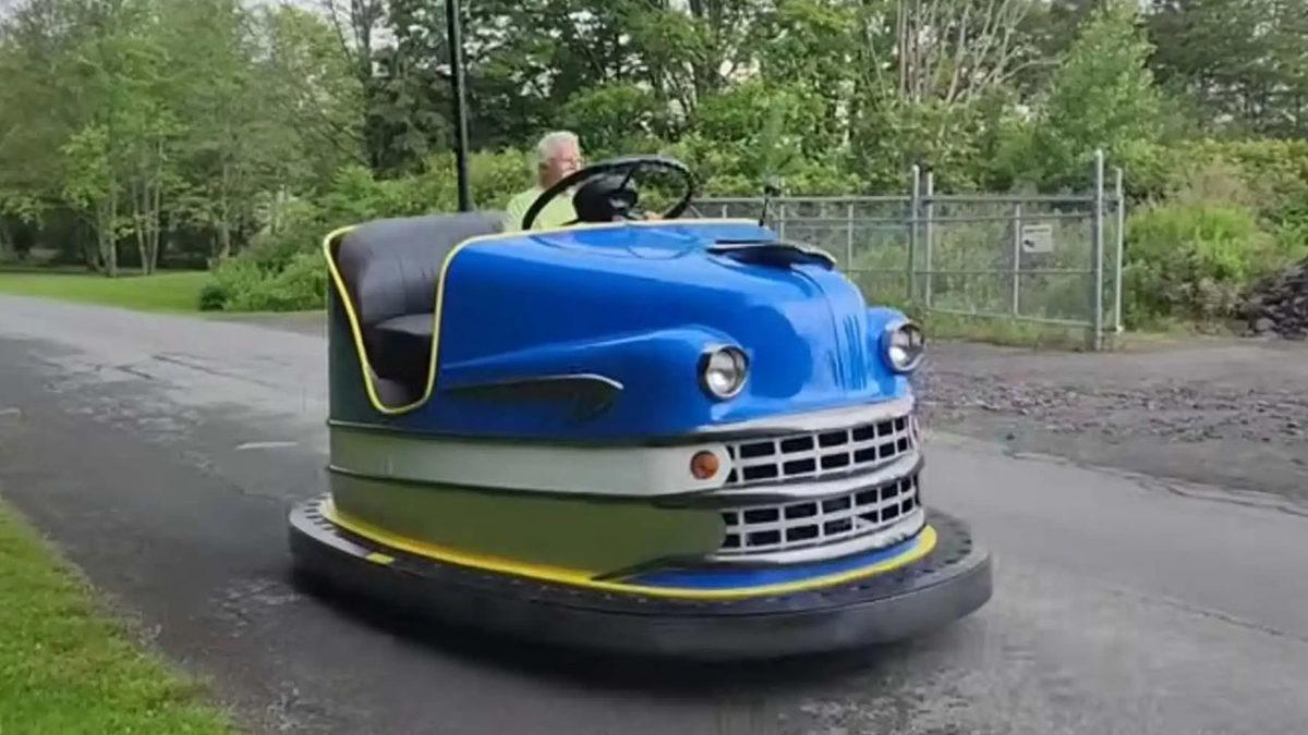 Bir Benzeri Daha Yok: Sadece Can Sıkıntısından Yapılan Gerçek Boyutlu Çarpışan Arabayla Tanışın