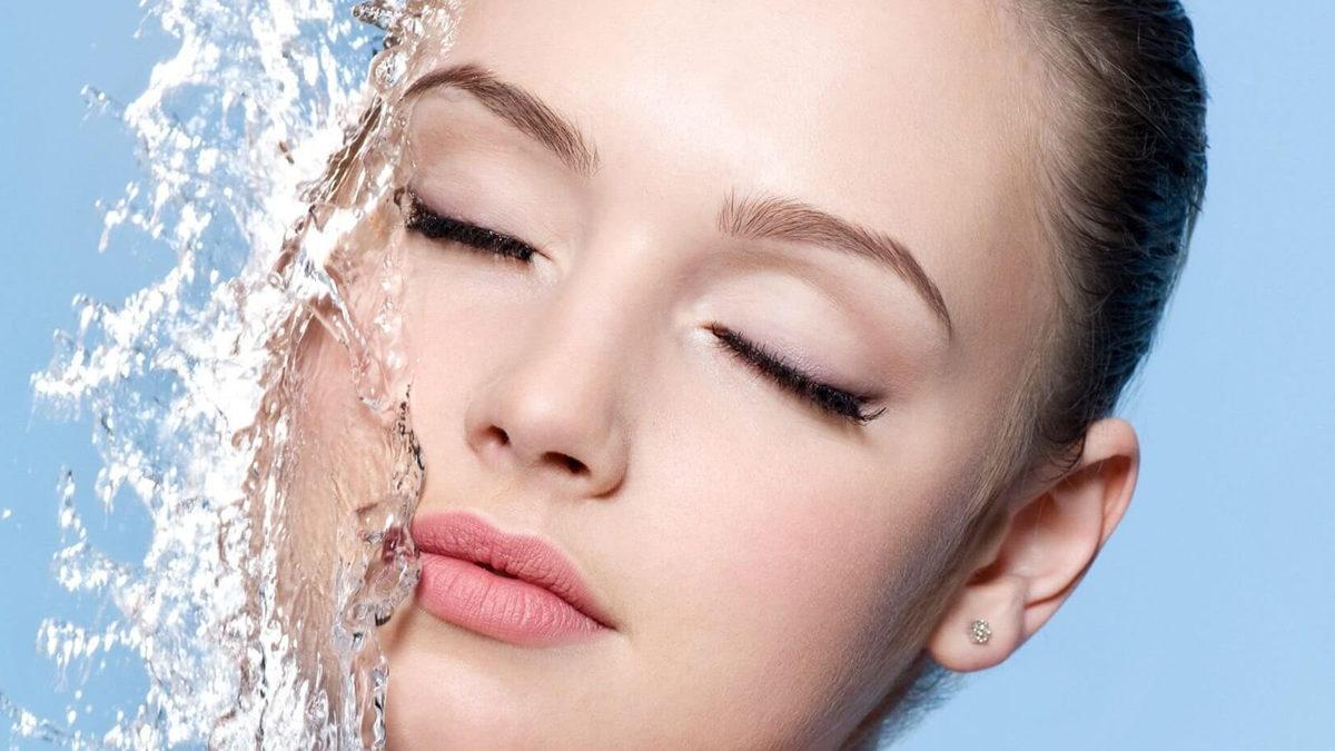 Sabah Uyandığımız Gibi Boş Mideye Su İçmeli miyiz Yoksa Önce Bir Şeyler mi Yememiz Gerekir?