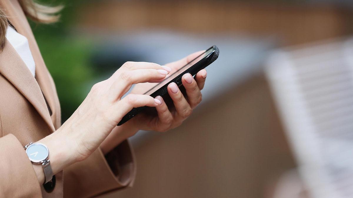 Elimizde Uzun Süre Telefon Tuttuğumuzda Neden Karıncalanma Hissediyoruz?