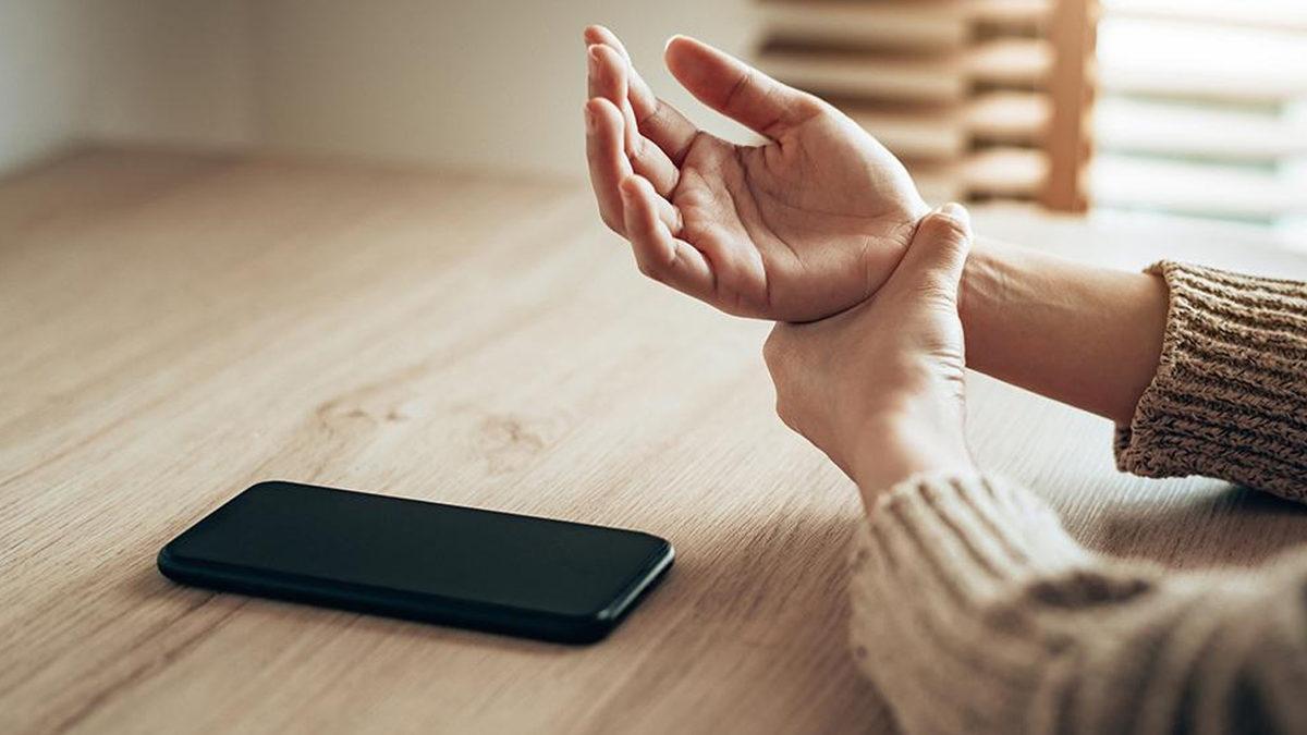 Elimizde Uzun Süre Telefon Tuttuğumuzda Neden Karıncalanma Hissediyoruz?