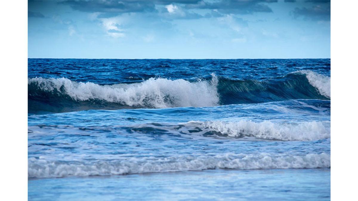 Mavi Görünen Denizde Oluşan Dalgalar Neden Beyaz Görünüyor?