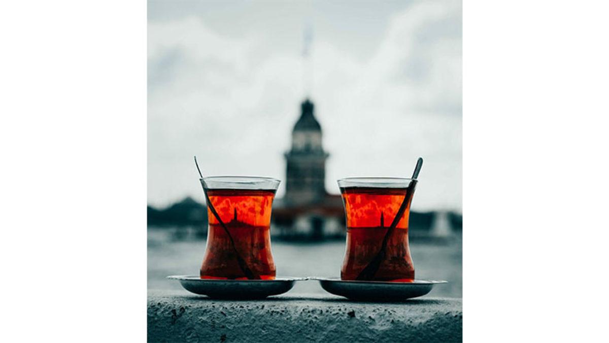 Sıcakken İçtiğimiz Çayın Tadı, Neden Soğuduğu Anda Bambaşka Bir Şeye Dönüşüyor? İşte Bilimsel Açıklaması