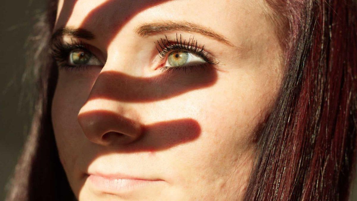 Renkli Gözlüler Neden Sıcak Havalarda Daha Dikkatli Olmalı? Aksi Takdirde Kötü Sonuçları Olabilir!