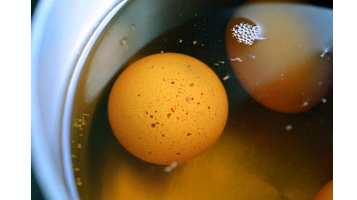 Mideniz Kalkabilir: Çin’in Bazı Bölgelerinde Yumurtalar Neden Erkek Çocuk İdrarında Pişiriliyor?