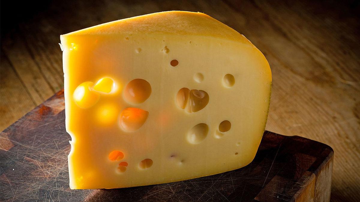Peynirin Üzerinde Neden Delikler Olur?
